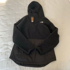 The North Face TNG Black Freeride Pullover Small NWT Woman’s